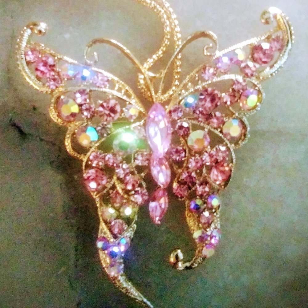 Barbiecore PINK Sparkly Crystal Rhinestone BUTTERFLY Gold PIN Pendant Necklace - Picture 11 of 11